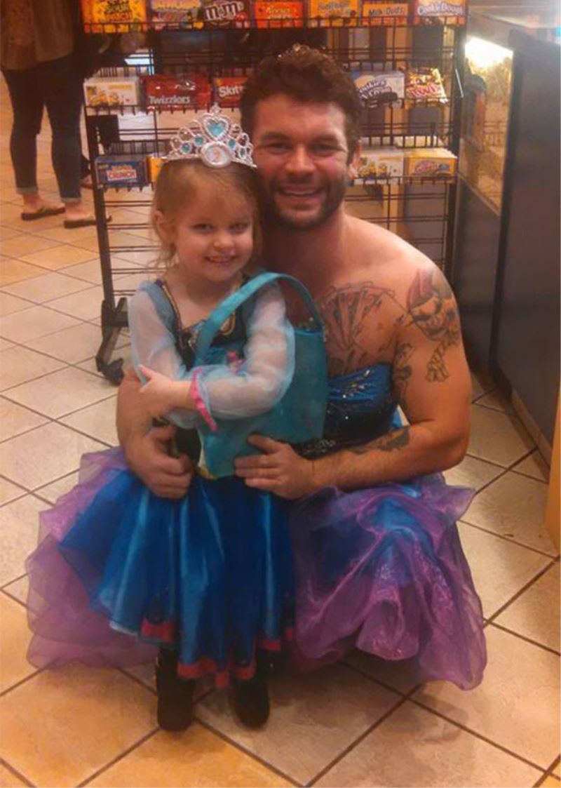 Uncle wear Princess Dress to Cinderella Movie