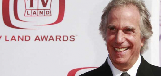 Henry Winkler smiling while speaking to students about overcoming dyslexia and following their dreams.